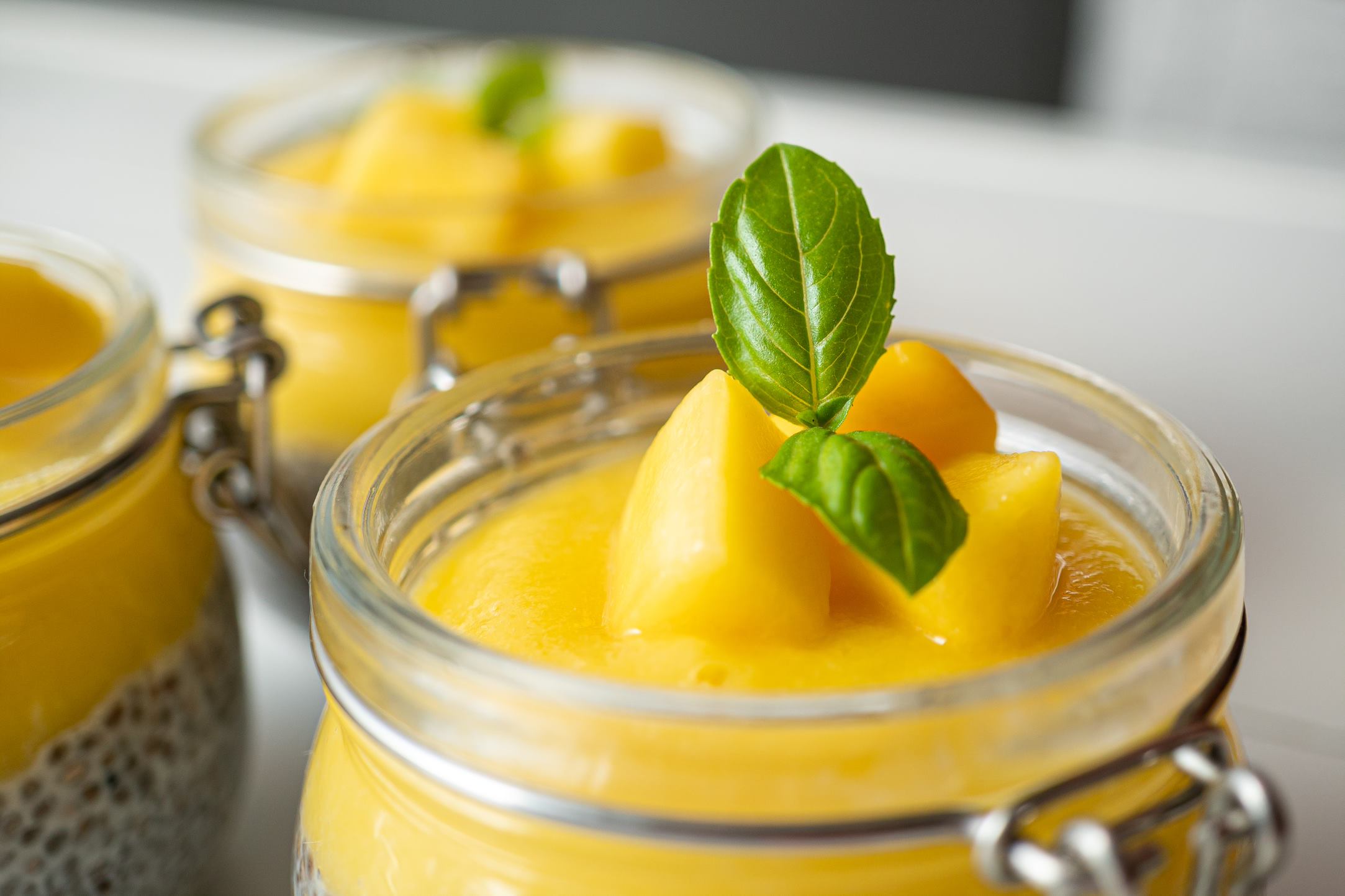Budincă cu piure de mango și chia
