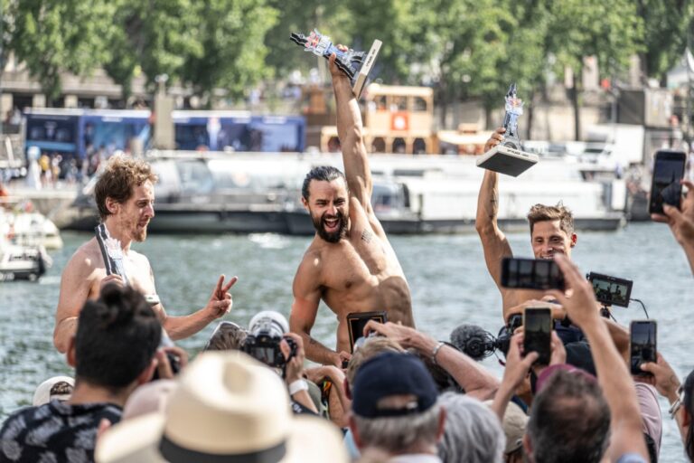 Cătălin Preda – Locul 1 și Constantin Popovici – Locul 3 la etapa RedBull Cliff Diving de la Paris
