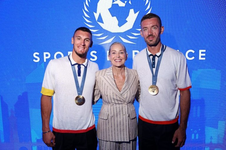 Campionii olimpici români, lângă Sharon Stone, Carl Lewis și Michael Phelps. Ce s-a întâmplat la Paris