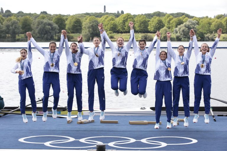 România a dominat finala olimpică feminină de 8+1 și s-a impus în proba regină a canotajului